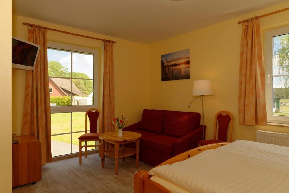 Landhotel Am Peetscher See ミロー エクステリア 写真