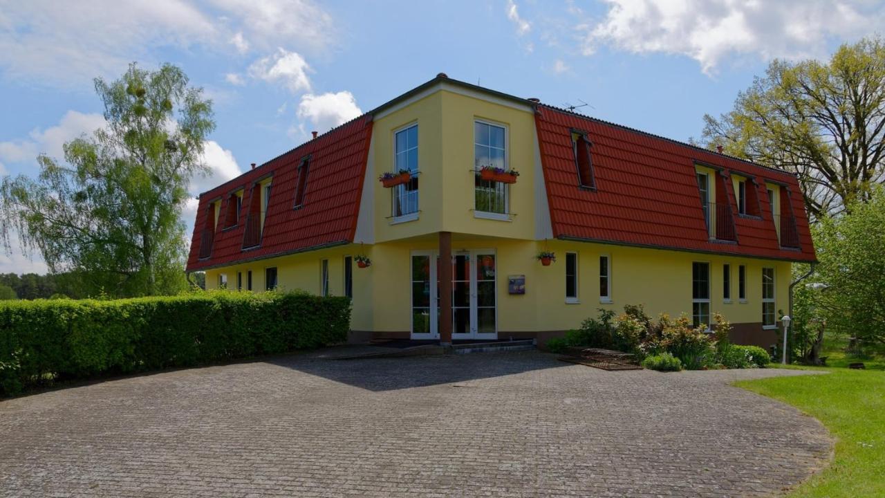 Landhotel Am Peetscher See ミロー エクステリア 写真