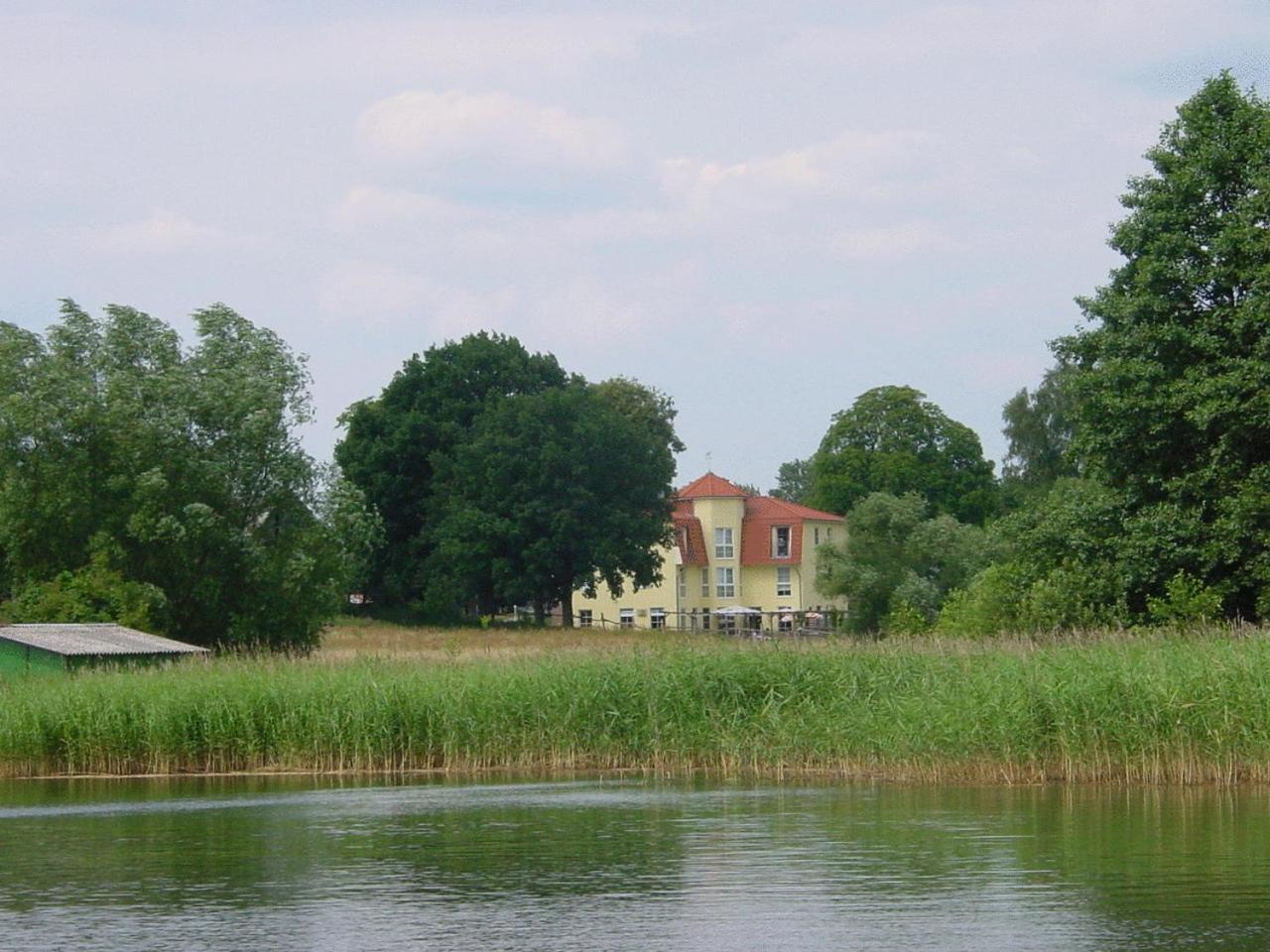 Landhotel Am Peetscher See ミロー エクステリア 写真